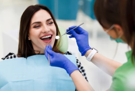 smile-protect-zahnversicherung-mädchen-beim-zahnarzt
